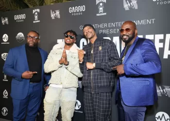 In the picture from the right ( Michael Harris, Snoop Dog , GAMBO, Terry Williams ) all pointing to GAMBO