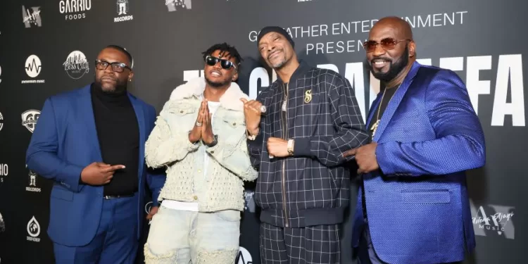 In the picture from the right ( Michael Harris, Snoop Dog , GAMBO, Terry Williams ) all pointing to GAMBO