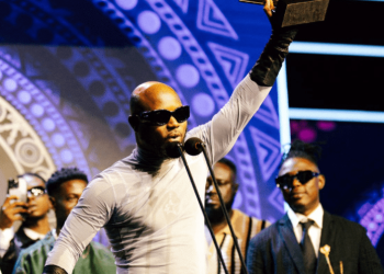King Promise congratulates Stonebwoy for winning AOTY award, announces date for new album