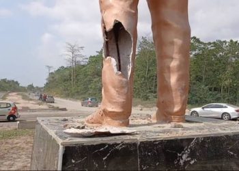 Akufo-Addo statue in Takoradi suffers partial damage amid controversy