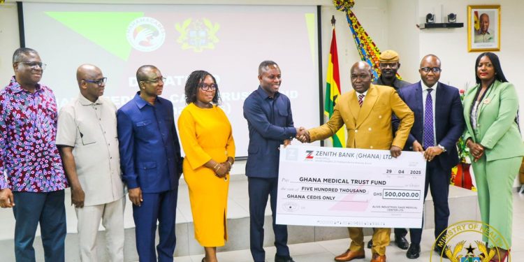 Alhaji Agongo fulfills GHS500,000 pledge to Ghana Medical Trust Fund
